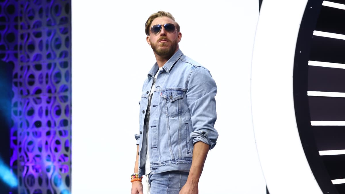 Orange Cassidy wearing all denim and sunglasses