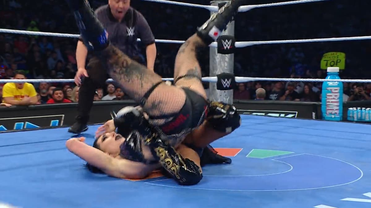 Rhea Ripley Zelina Vega landing on their heads on SmackDown