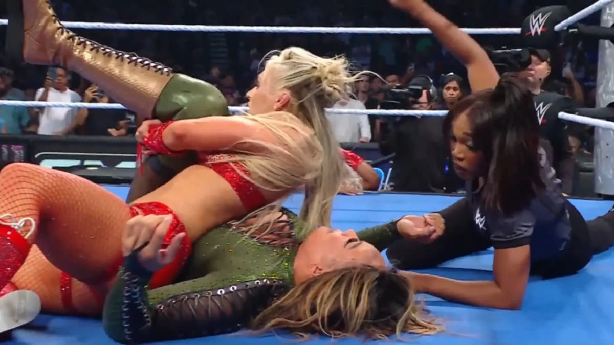 Tiffany Stratton pinning Nia Jax as the referee counts