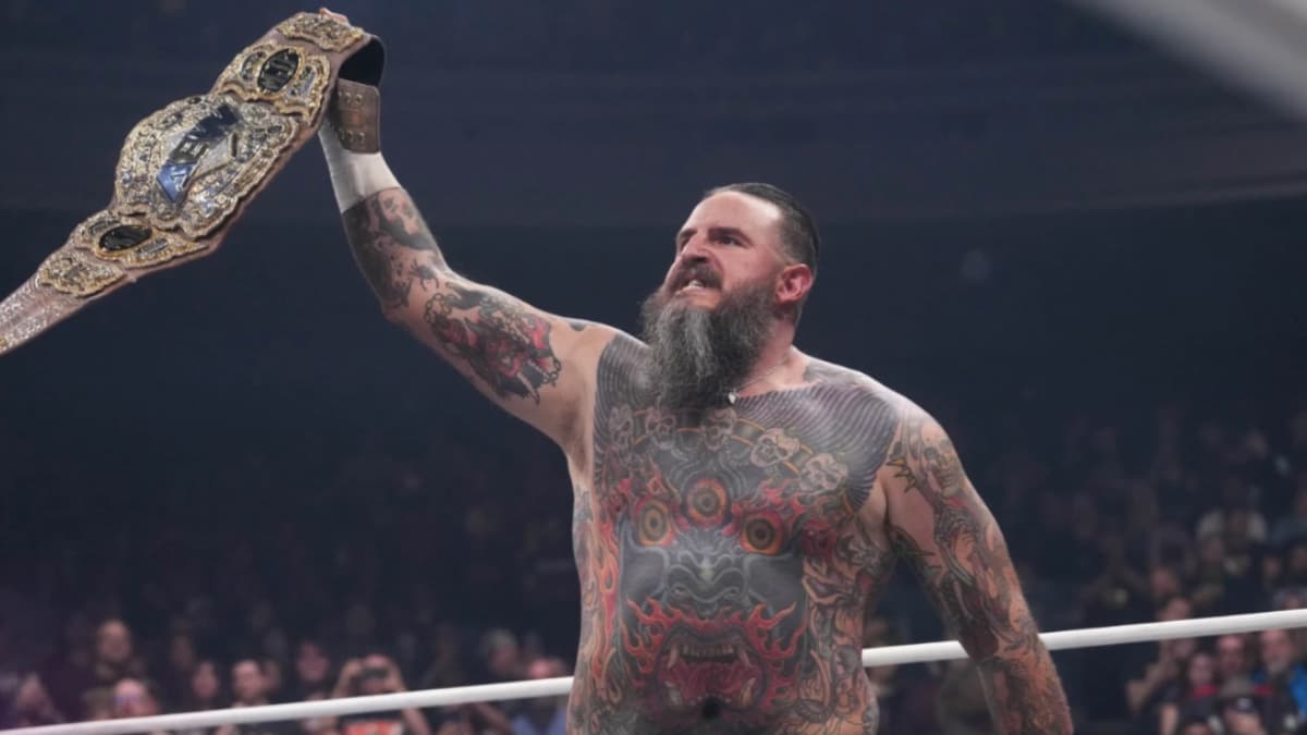 Brody King holding up the AEW World Title