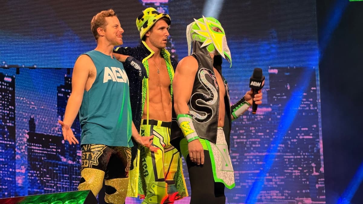 Ned Fulmer pulling a face while standing alongside Angelico and Serpentine of Spanish Announce Project