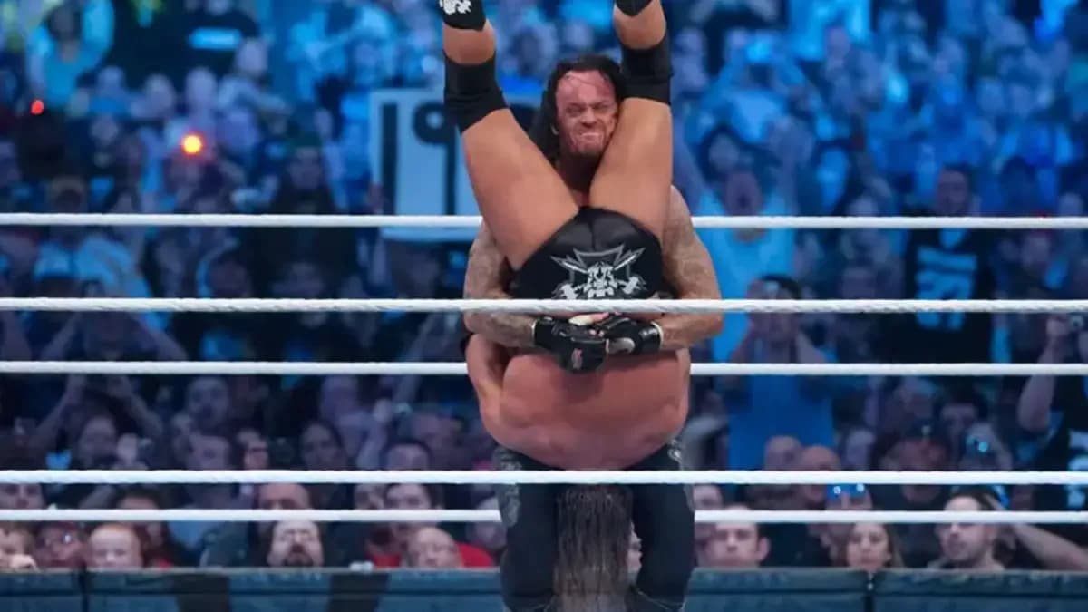 https://cultaholic.com/files/images/99b97eaca2b6c67198131dd19903a27e12af6145-the-undertaker-triple-h-tombstone.jpg