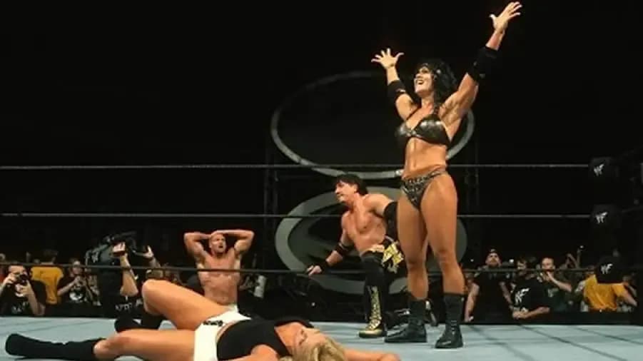 https://cultaholic.com/files/images/b6d505a562f0b8473350ddc86bb7c6f4f6944cf3-SUMMERSLAM-2000-CHYNA-EDDIE-GUERRERO-VAL-VENIS-TRISH-STRATUS.jpg